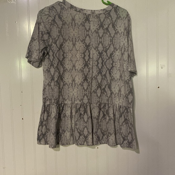 Top - Picture 2 of 2